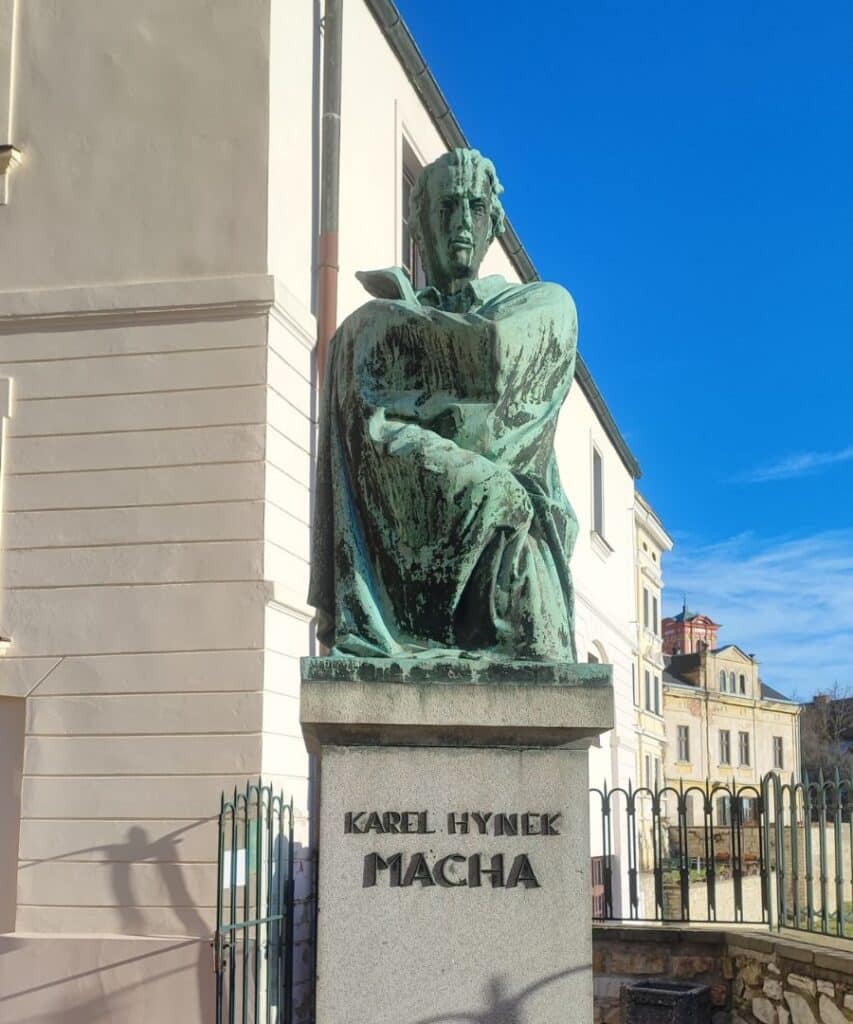 Socha K. H. Máchy v Litoměřicích